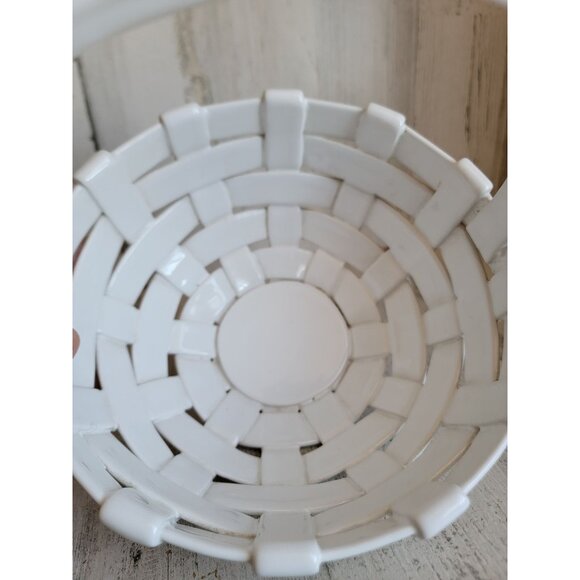 Vintage Italy white basket porcelain home decor xmas figure - Picture 3 of 8